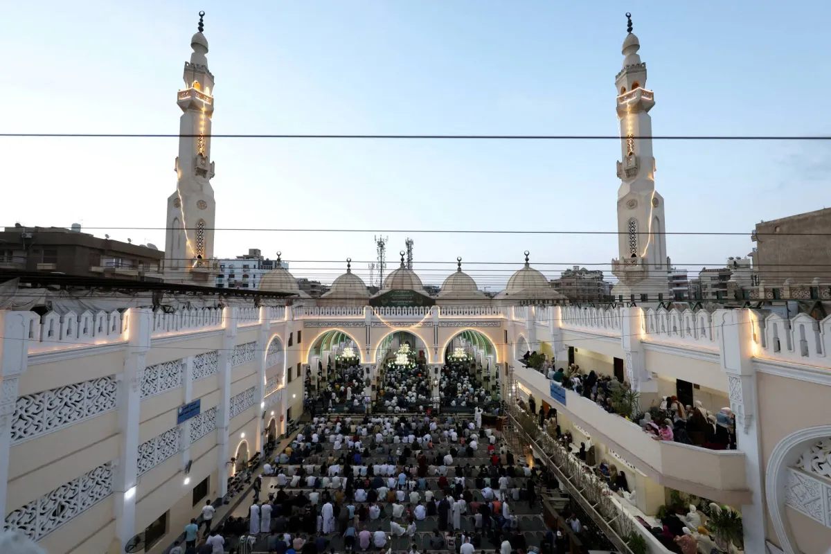 تحديات ضغوط التضخم والشحن تعكس انكماش القطاع غير النفطي في مصر
