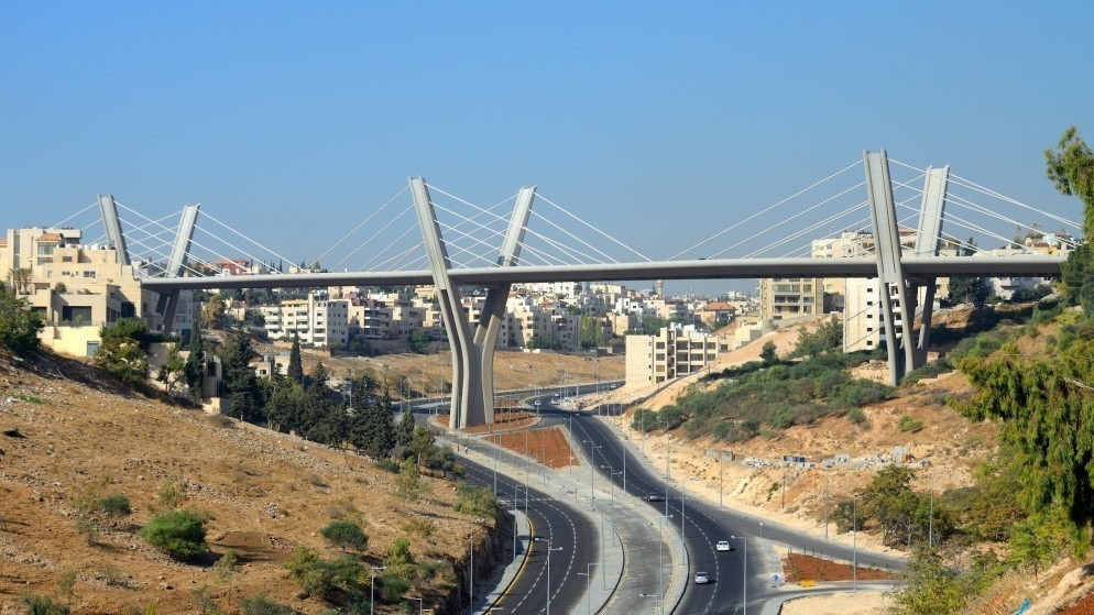 طقس صيفي معتدل مع رياح نشطة في معظم المناطق