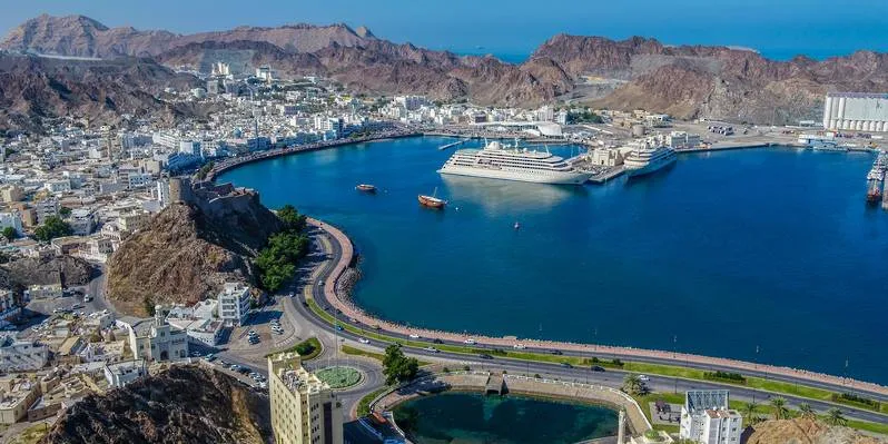 ميناء الفحل العماني يستأنف تصدير النفط بعد الهجوم على المنشأة