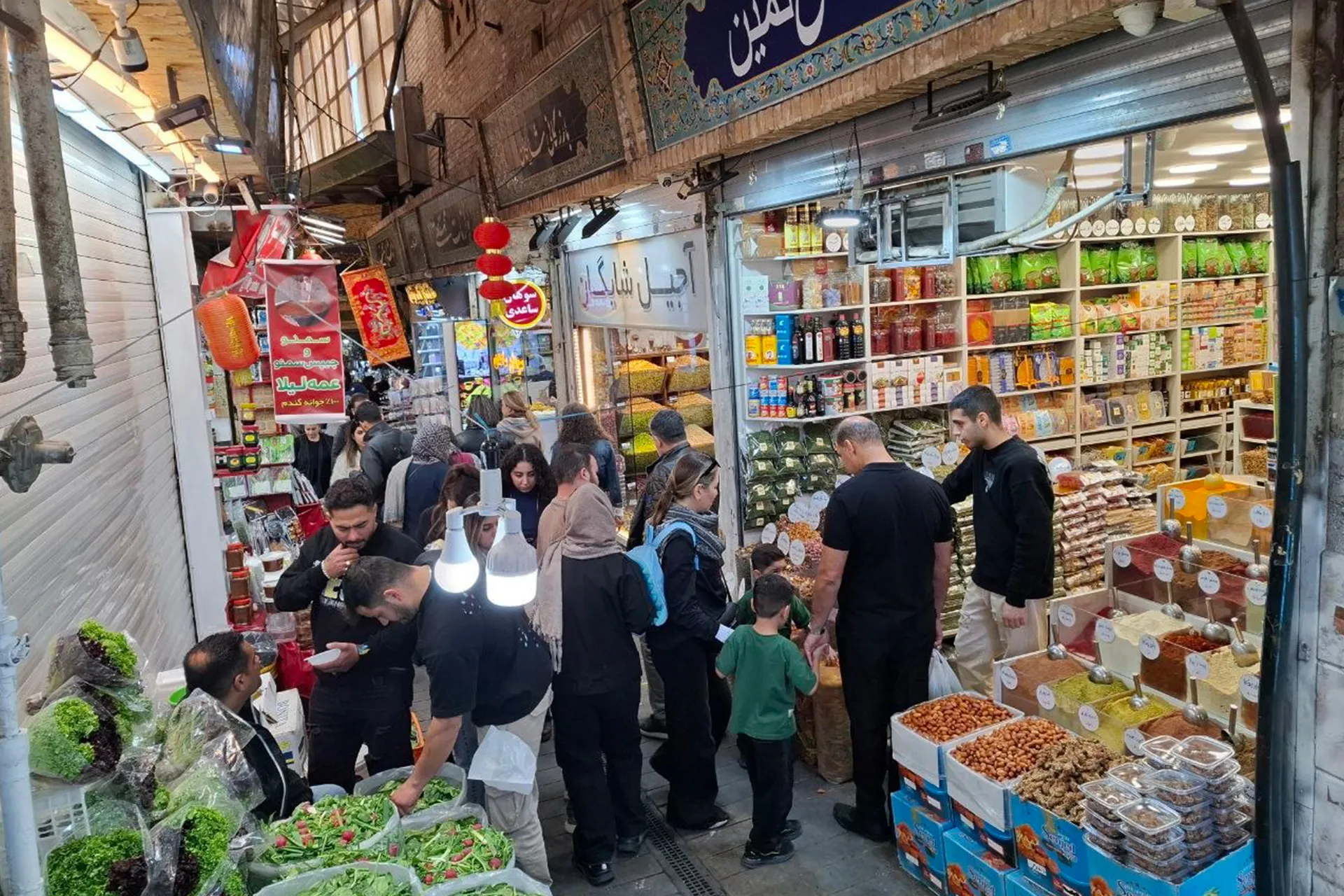 تضخم غير مسبوق يضرب الاقتصاد الإيراني ويؤثر على حياة المواطنين