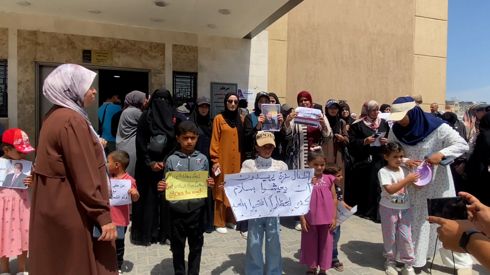أمهات غزة بين الحصار والآمال المعلقة لم الشمل