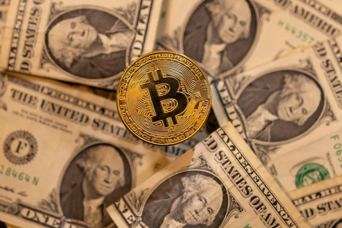 ارتفاع الدولار مع تزايد التوقعات لرفع الفائدة الأميركية