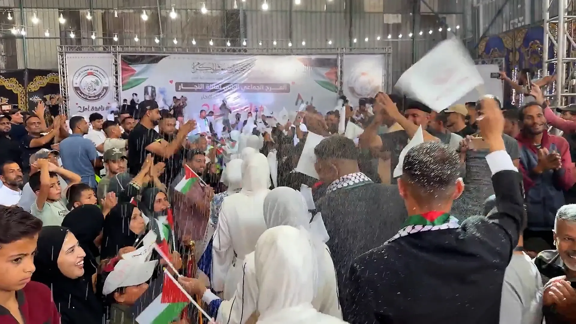 زفاف جماعي في خان يونس يعكس الأمل رغم التحديات