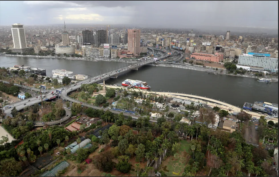 تحقيق عاجل في حادث سقوط طائرة تدريب بمصر