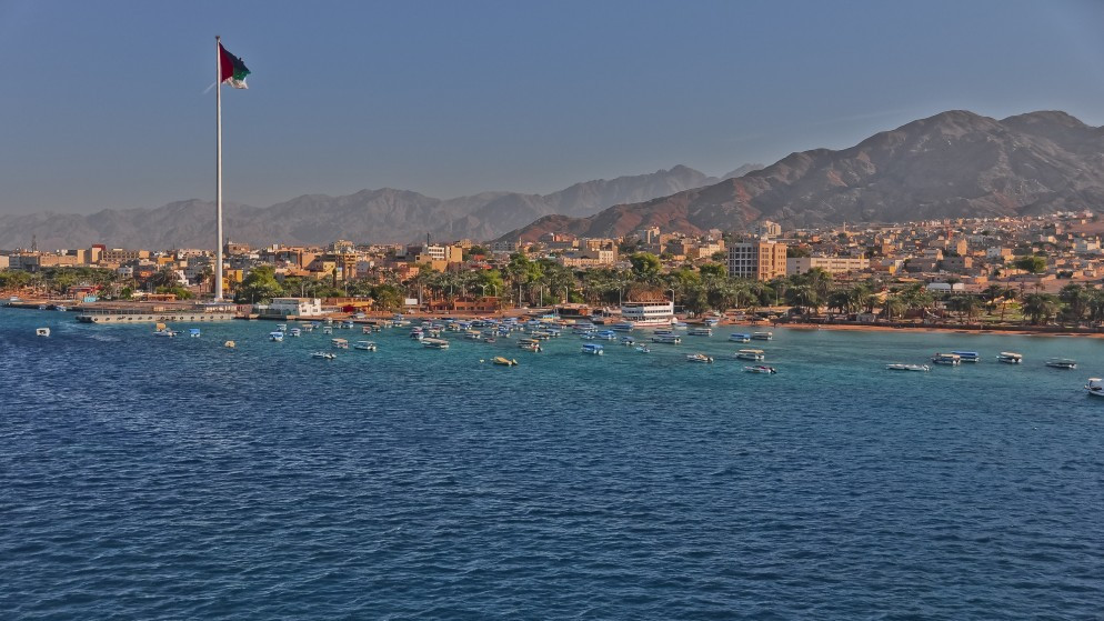طقس صيفي معتدل مع رياح شمالية غربية