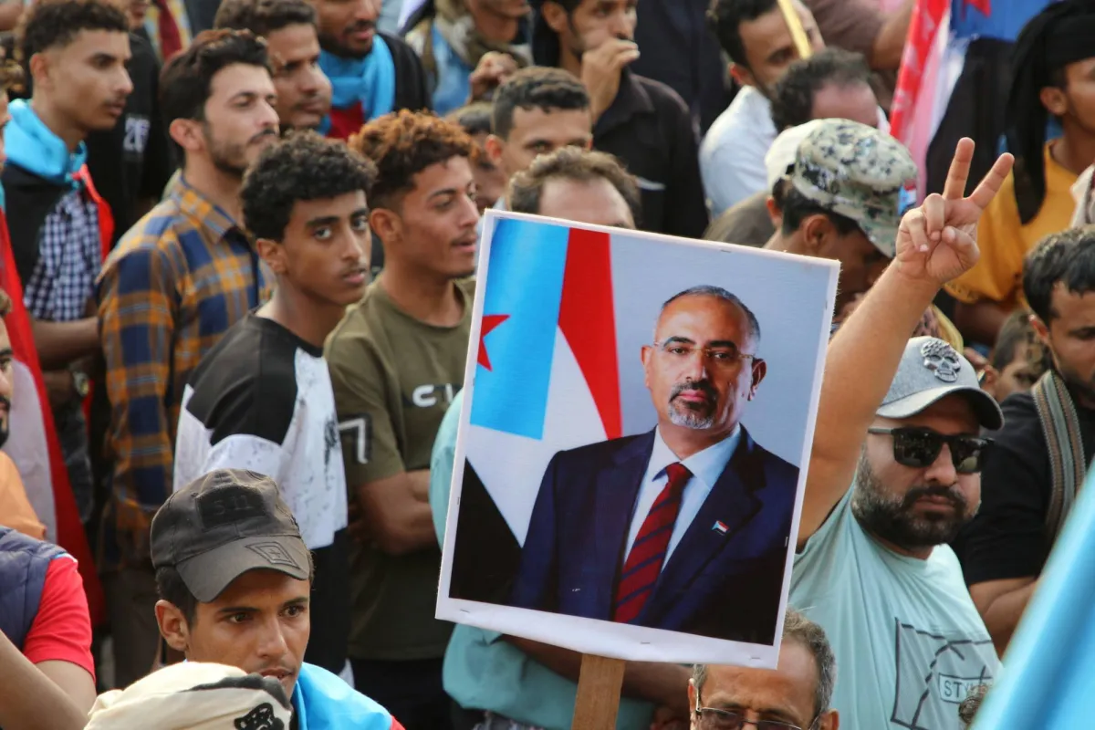 الحكومة اليمنية تتخذ إجراءات حاسمة ضد المجلس الانتقالي