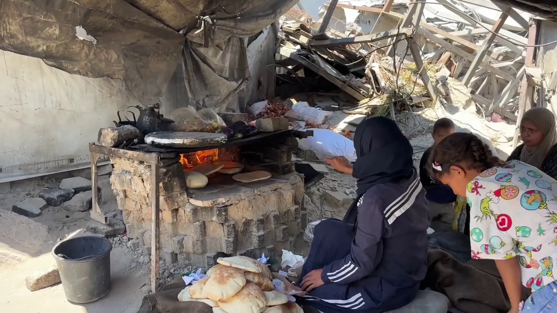 الكفاح اليومي لأم يعقوب في مواجهة حر الصيف ونقص الوقود