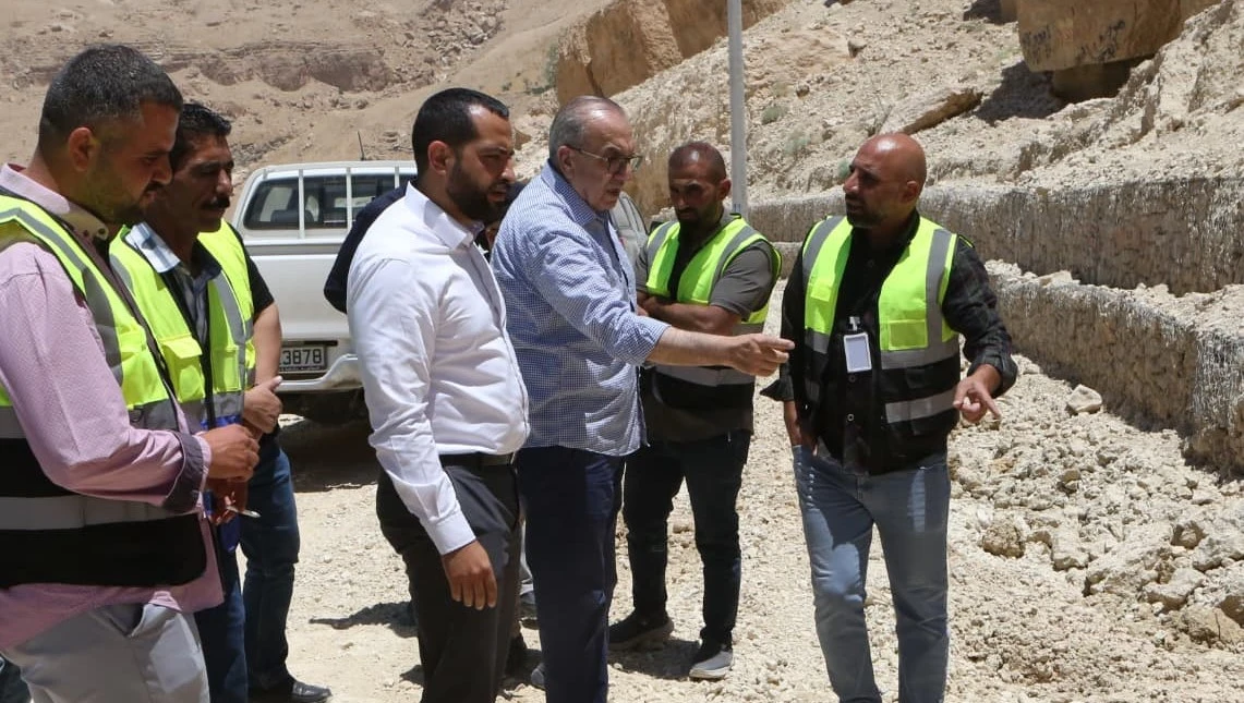وزير الأشغال يزور مشاريع حيوية في الكرك ويؤكد على أهمية السلامة المرورية