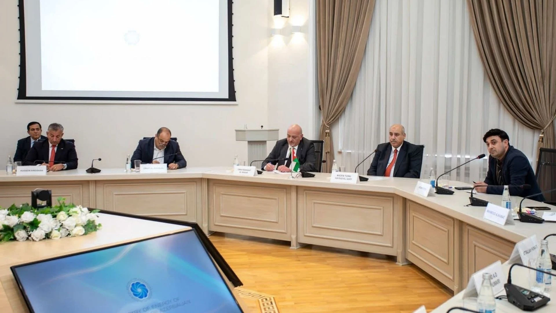 تعزيز التعاون بين الأردن وأذربيجان في مجال الطاقة