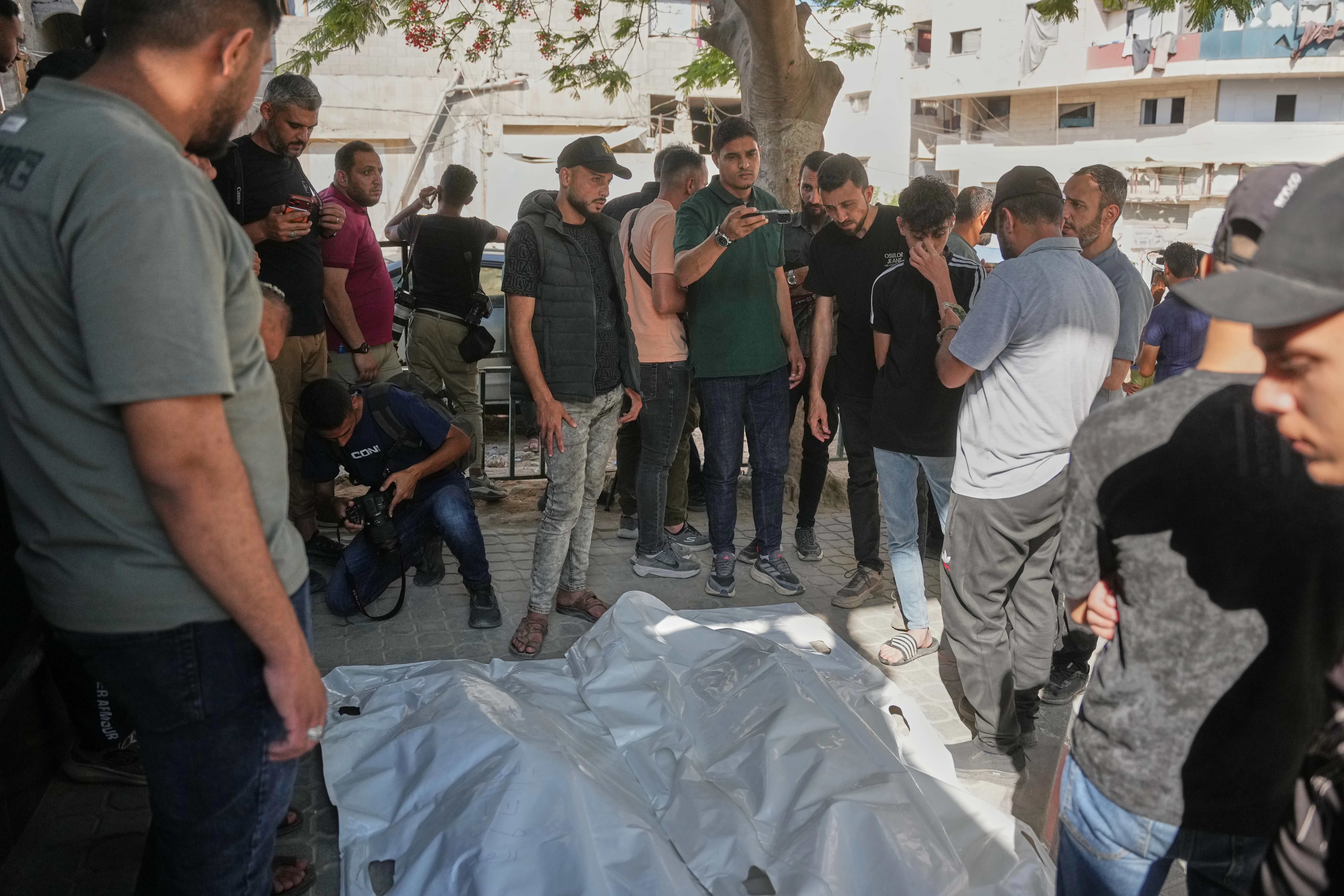 خسائر فادحة في غزة بعد قصف إسرائيلي يطال عائلة كاملة