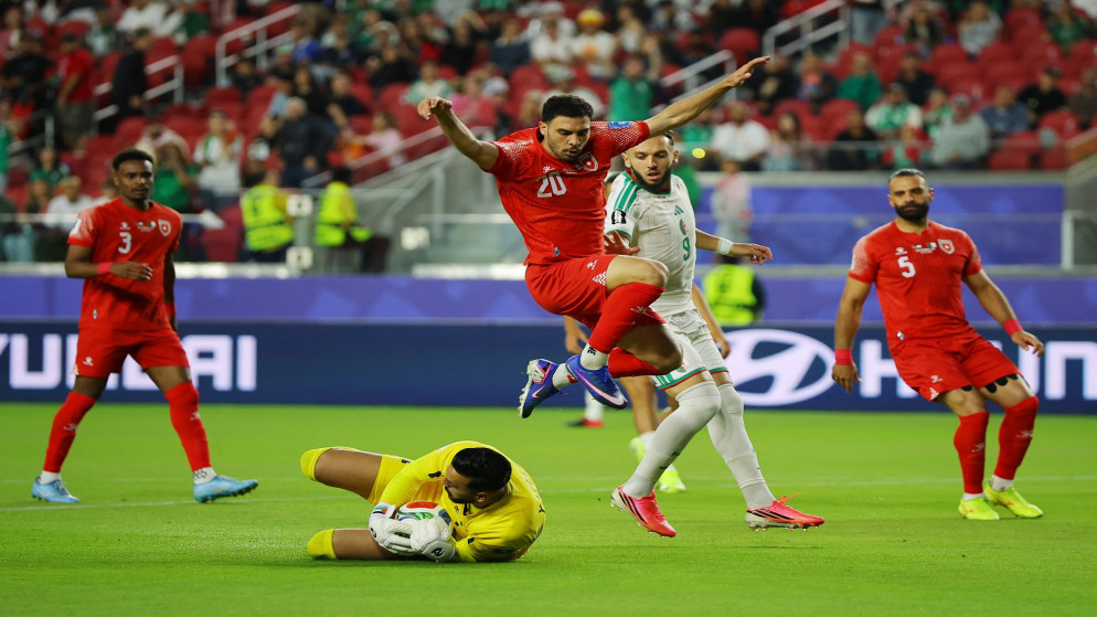 المنتخب الوطني يتلقى هزيمة مؤلمة أمام الجزائر في كأس العالم