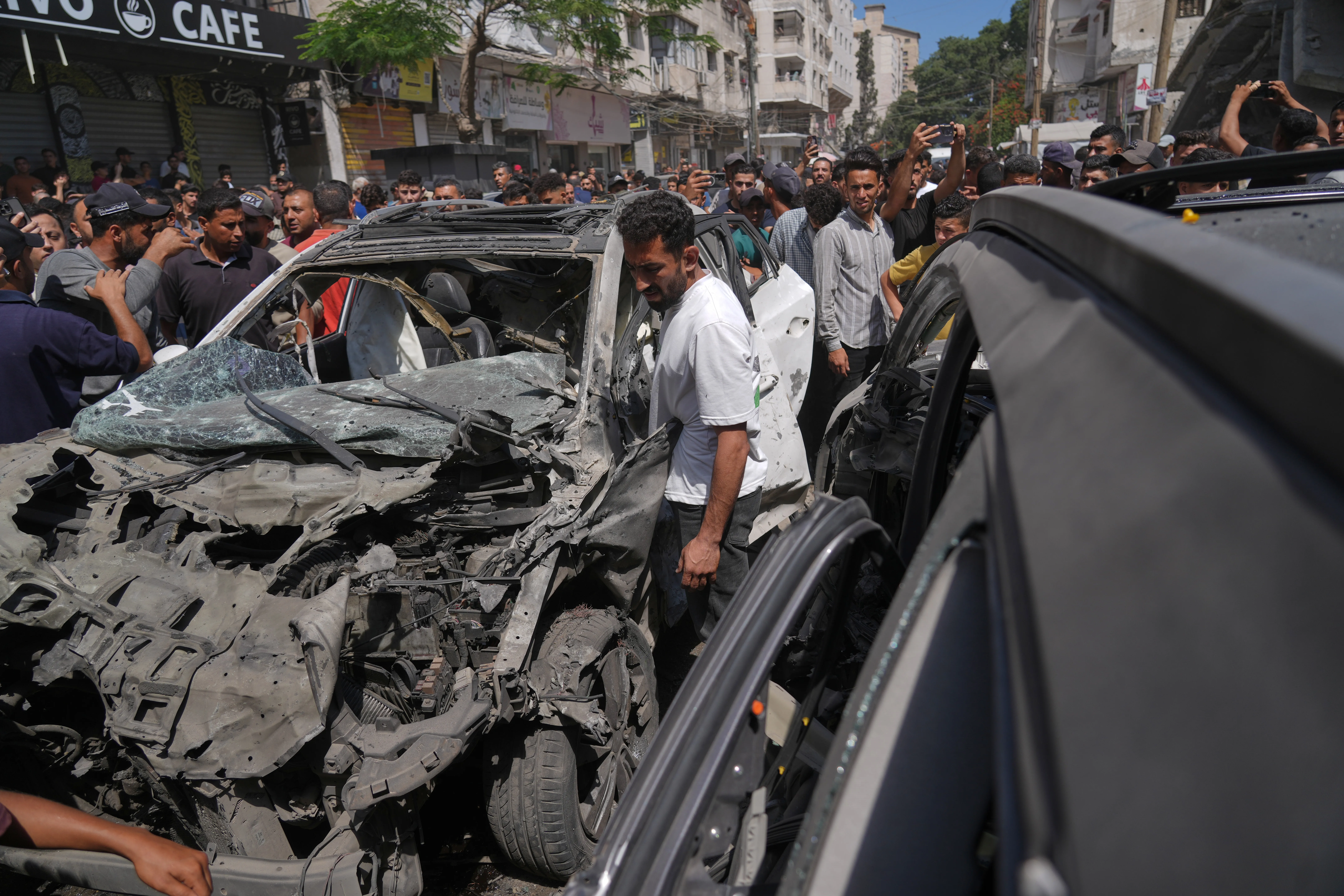 تصعيد إسرائيلي يودي بحياة مسعف وطالبة في غزة