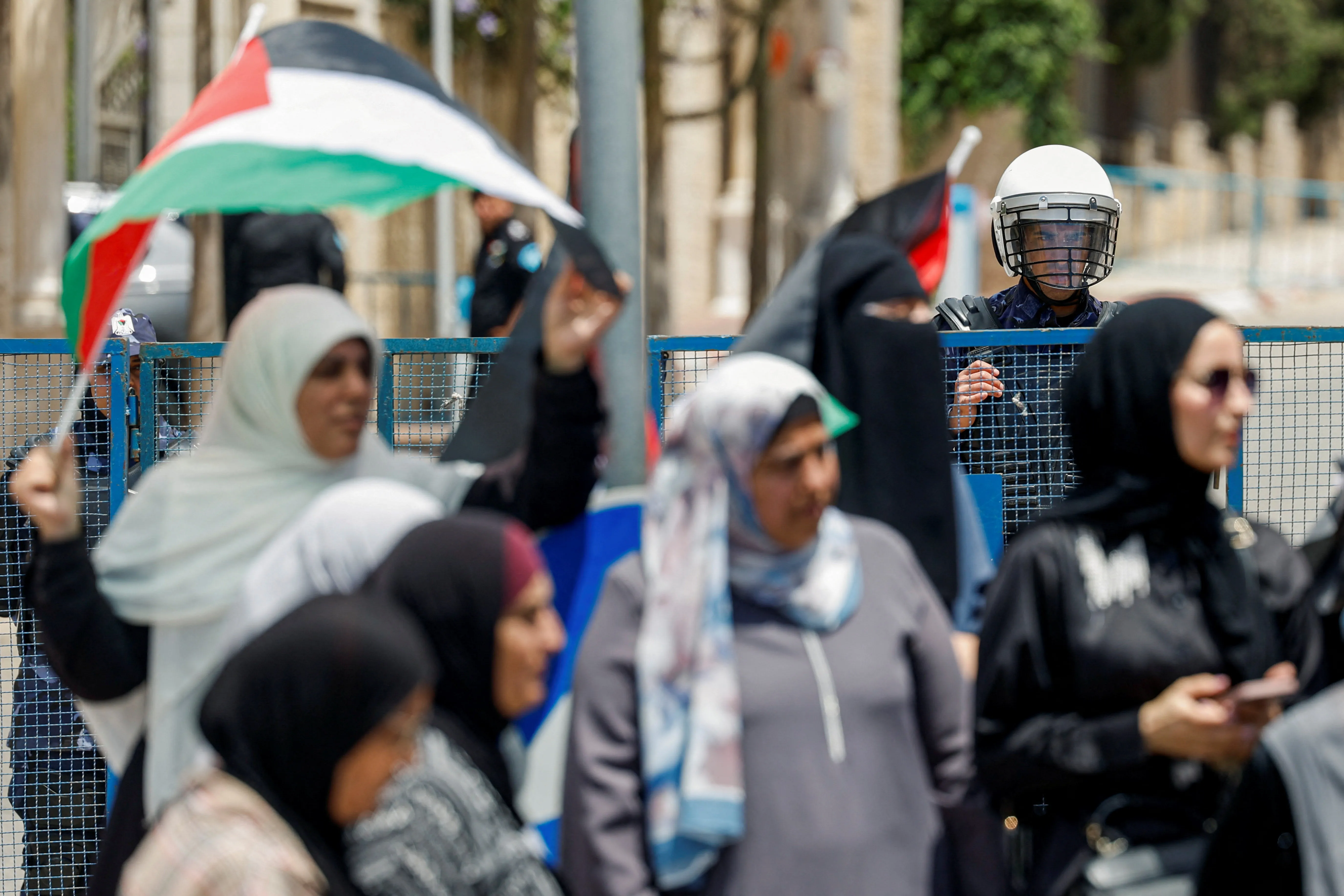 الانتهاكات الإسرائيلية بحق الأسرى الفلسطينيين تتصاعد بشكل مقلق