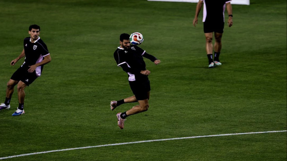 المنتخب الوطني يستعد لمواجهة الجزائر في المونديال بتركيز عال