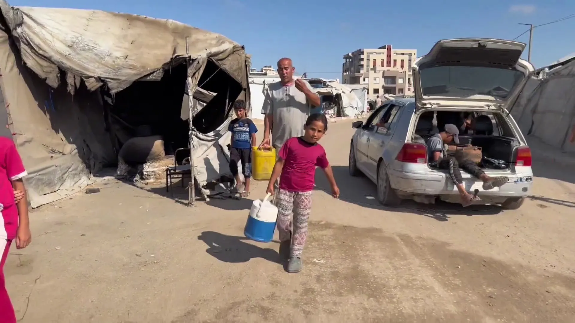 معاناة سكان غزة في البحث عن المياه النظيفة