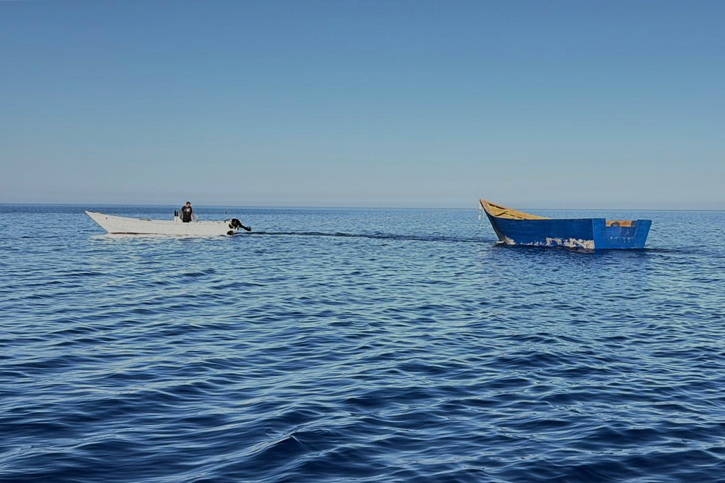 رحلة سباحة محفوفة بالمخاطر لأب وابنه من تركيا إلى اليونان