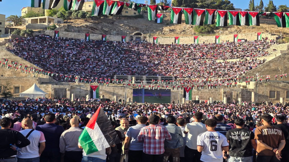 تجمع جماهيري في المدرج الروماني لدعم النشامى أمام الجزائر