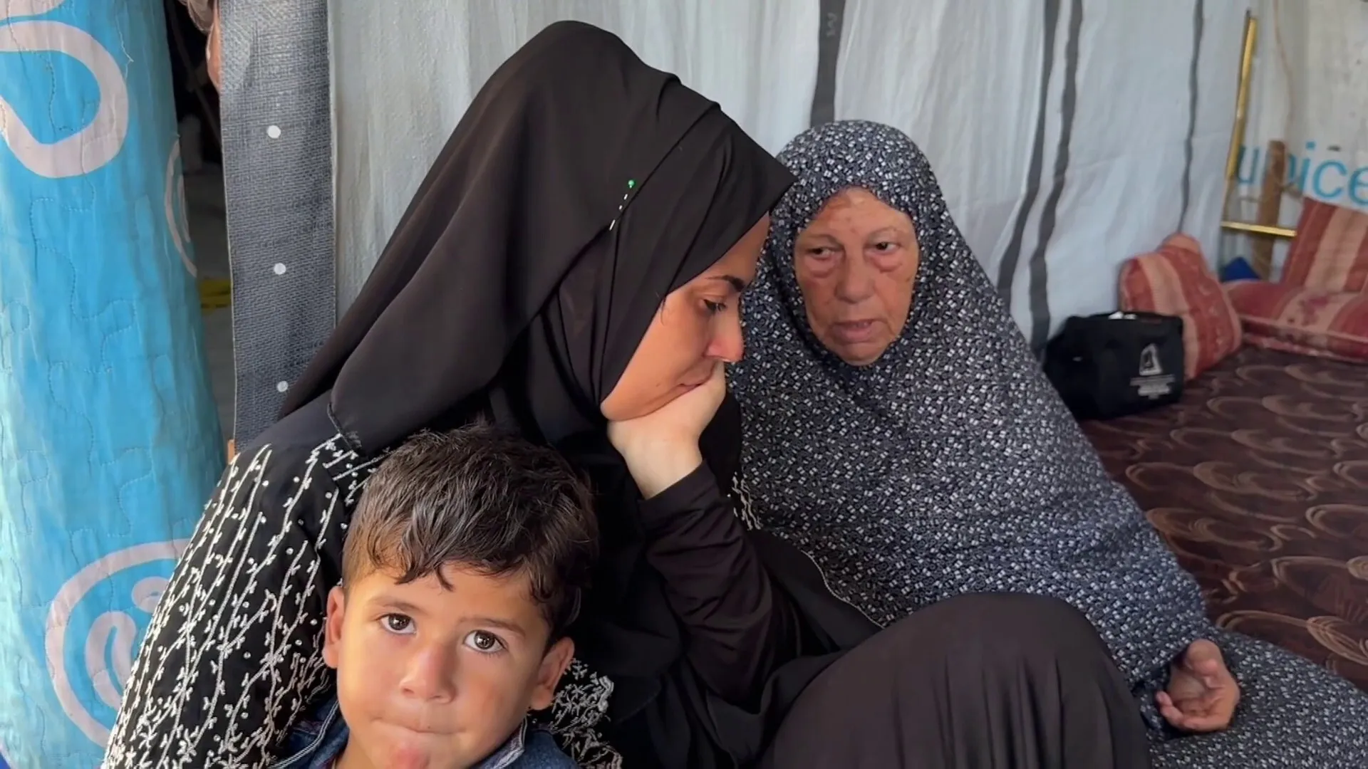 طفلة غزة تعكس مأساة العلاج المعلق في ظل الأزمات