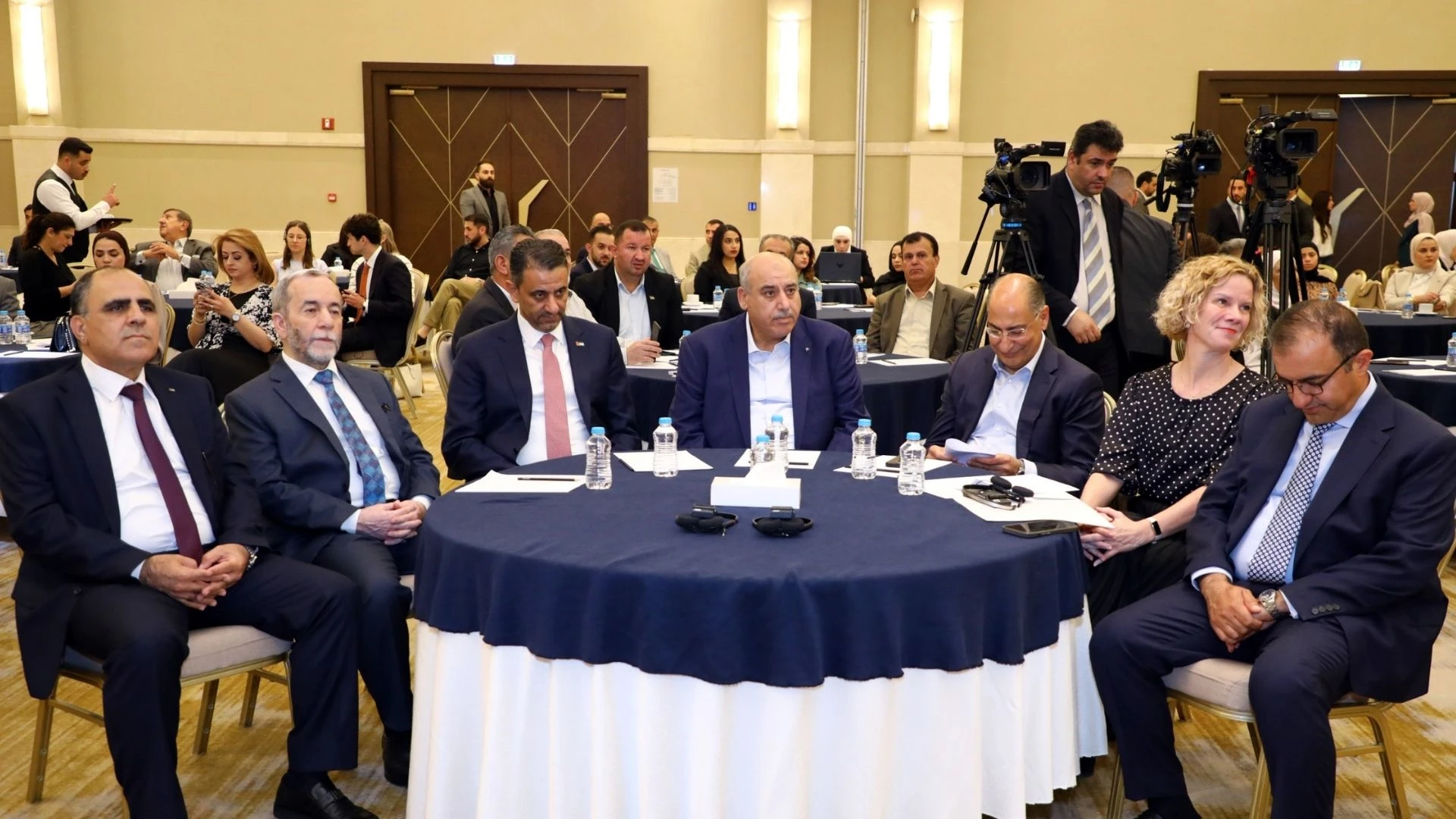 تسليط الضوء على رؤية التحديث الاقتصادي من خلال حوارات محلية شاملة