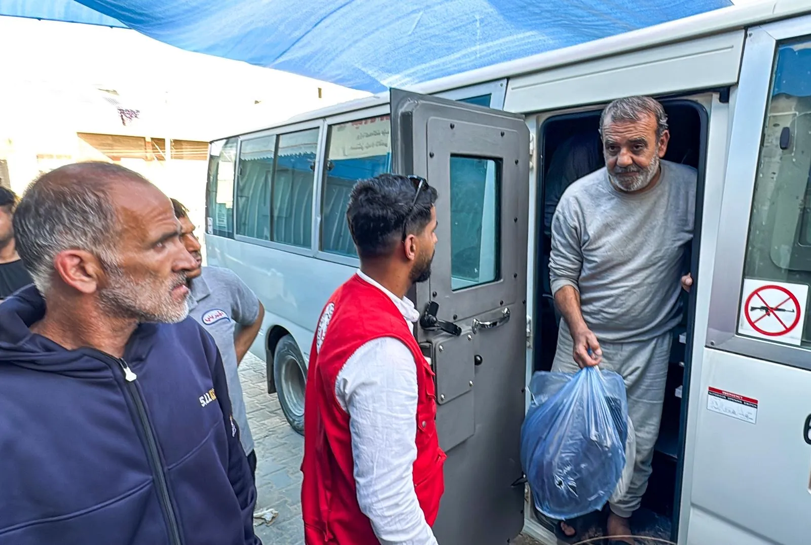 الصليب الأحمر يسعى لاستئناف زيارات المعتقلين الفلسطينيين في السجون الإسرائيلية