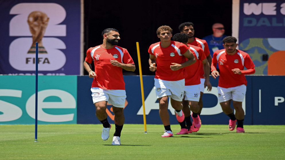 حسام حسن يوضح موقف محمد صلاح من مواجهة أستراليا