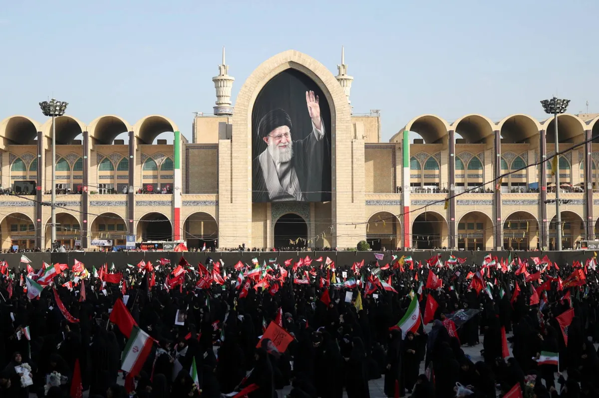 تشييع خامنئي في طهران: مشهد مهيب وحشود غفيرة