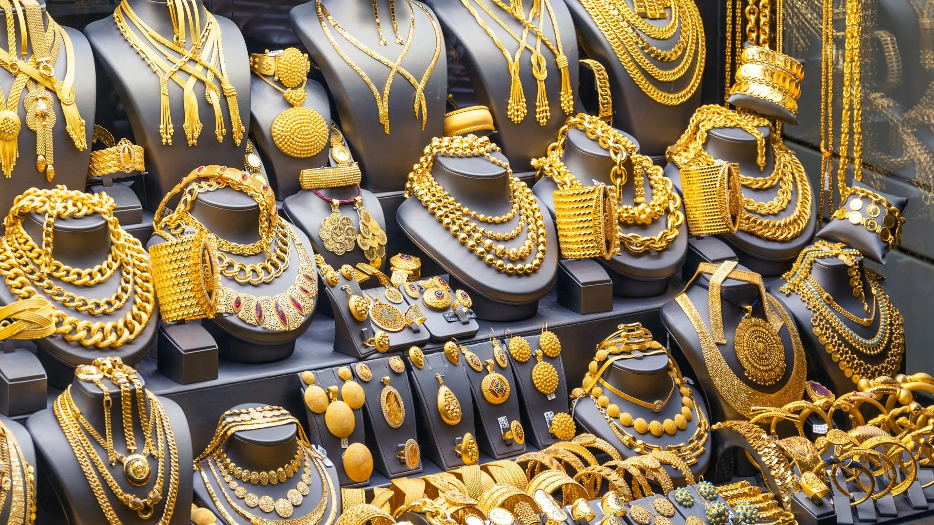 ارتفاع سعر الذهب عيار 21 في السوق المحلية اليوم