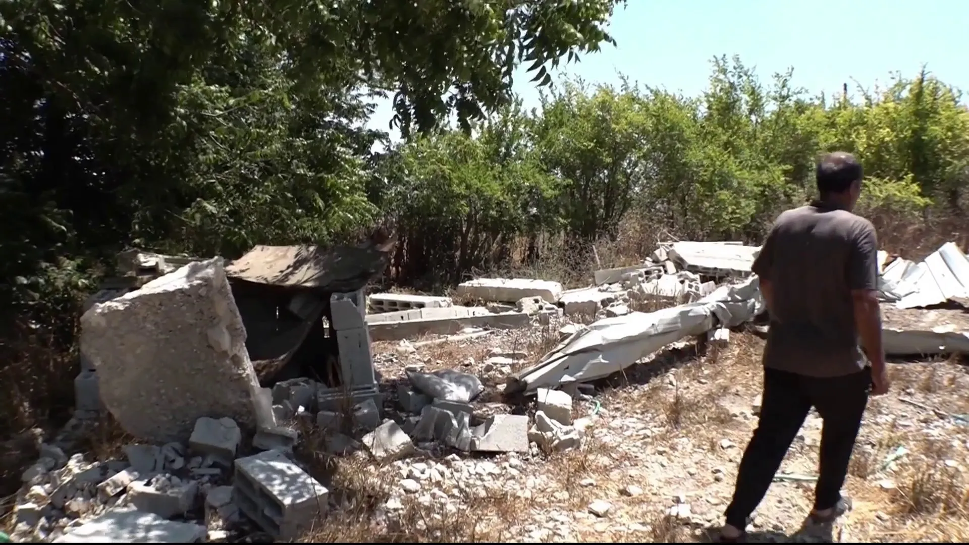 مستوطنون يهاجمون مقهى فلسطيني ويشعلون النار فيه في اعتداء جديد