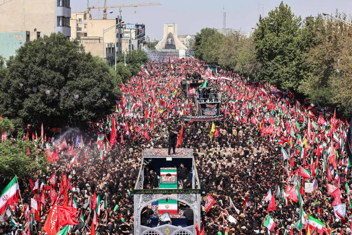 شوارع طهران تشهد موكب تشييع خامنئي وسط هتافات الثأر
