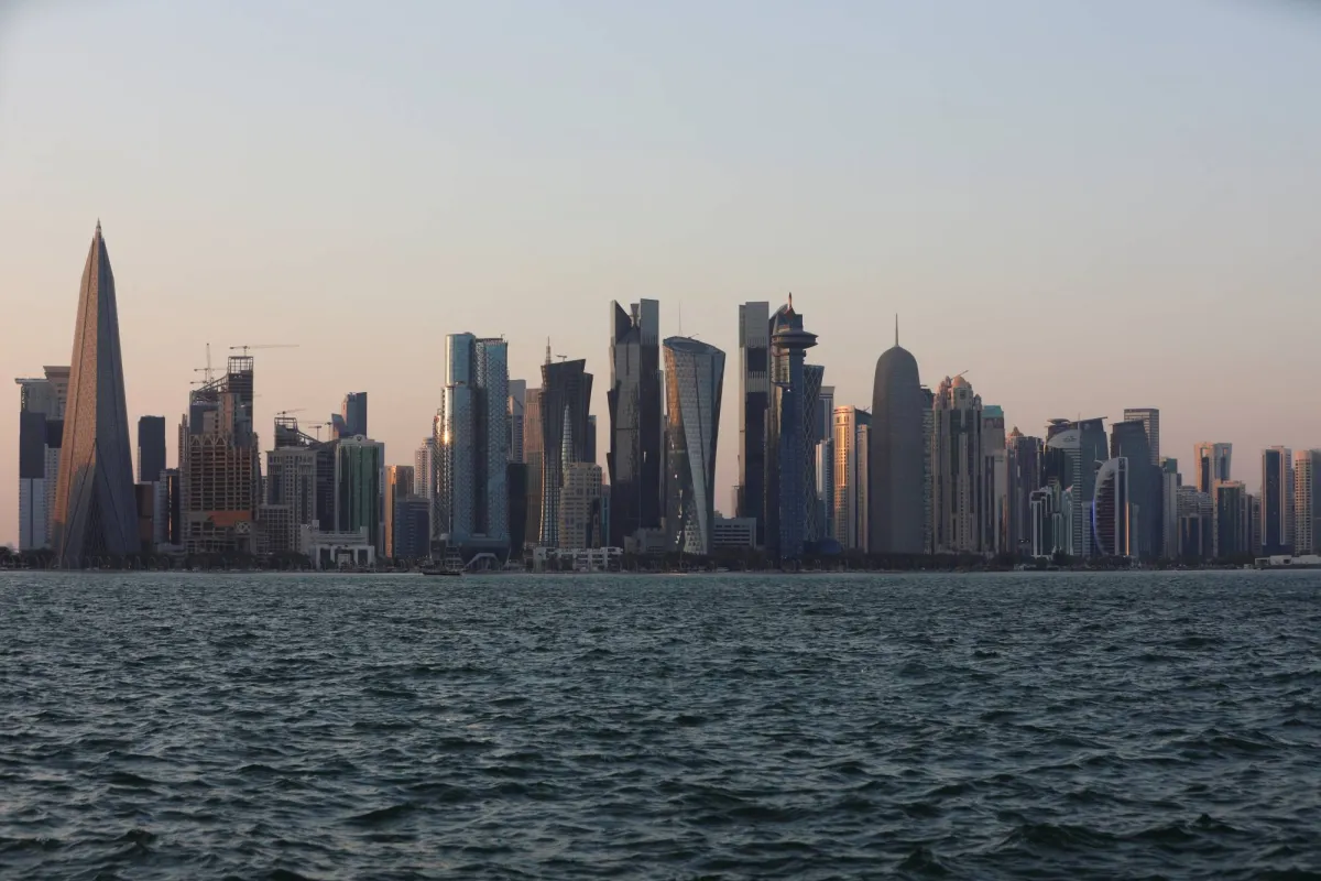 قطر تعبر عن استنكارها القوي لاستهداف الناقلة الركيات