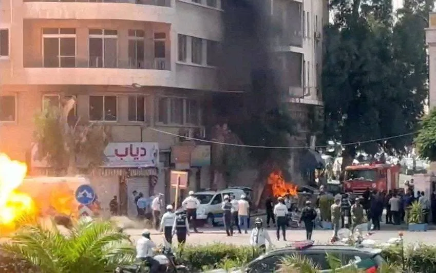 ماكرون يواصل زيارته إلى دمشق رغم الانفجارات