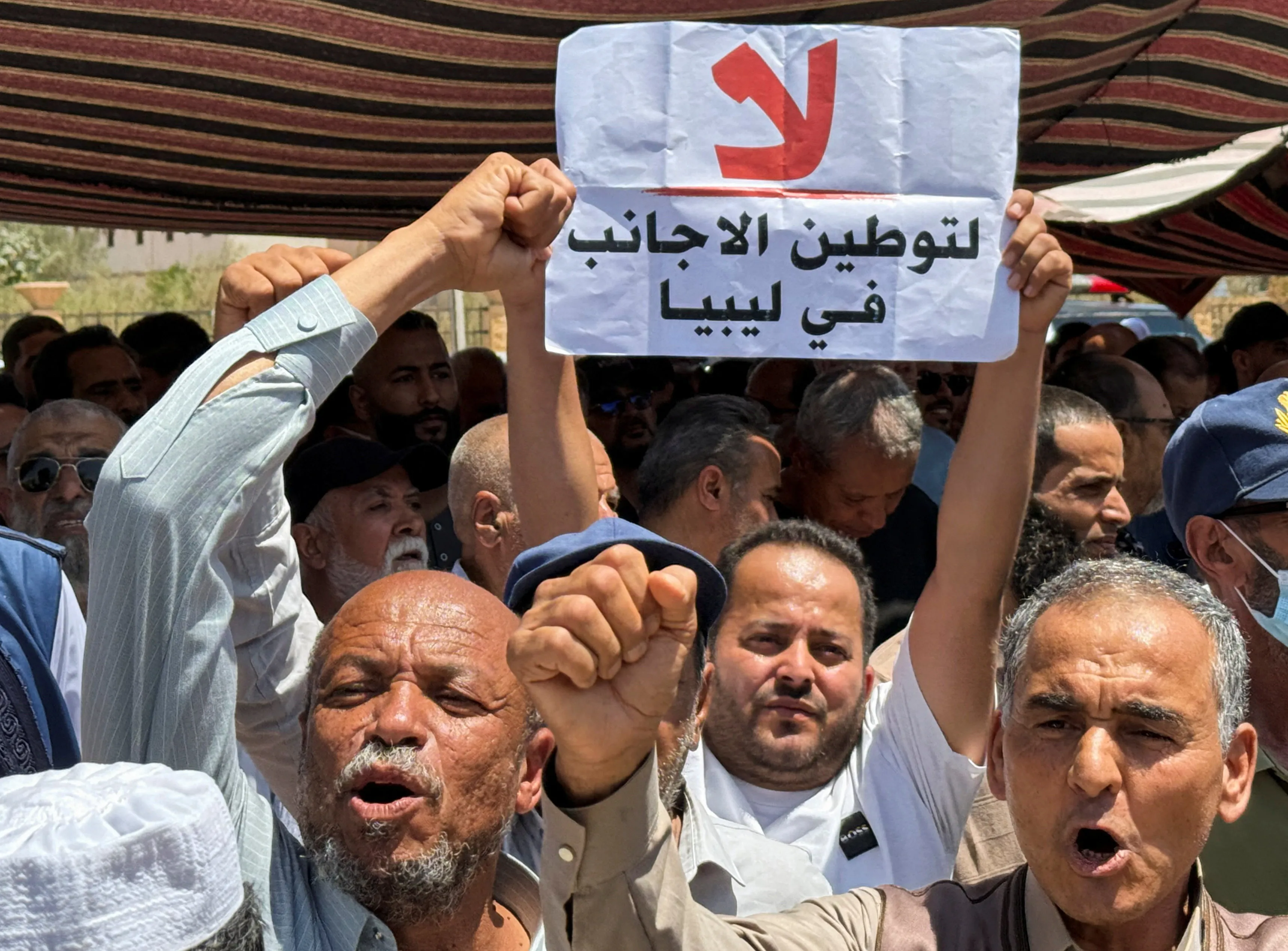 تأثير خطير للذكاء الاصطناعي على اللاجئين في ظل انتشار خطاب الكراهية