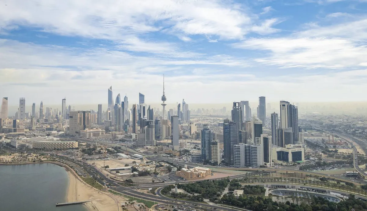 الكويت تستنكر الاعتداءات الإيرانية وتؤكد على حماية سيادتها