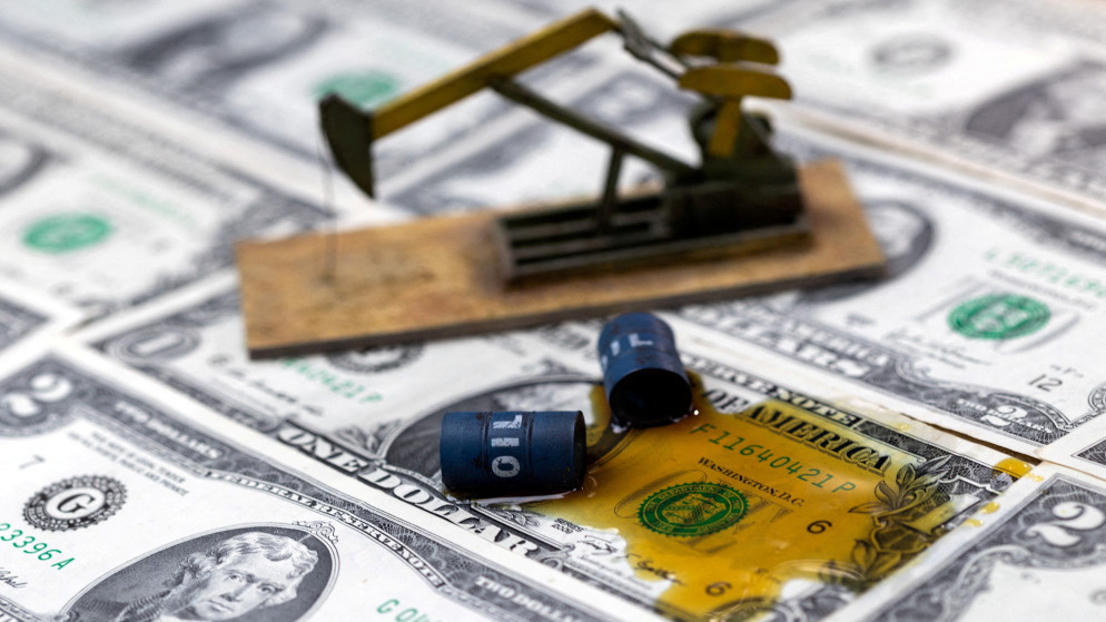 تأثير التوترات الإقليمية على الدولار وأسعار النفط