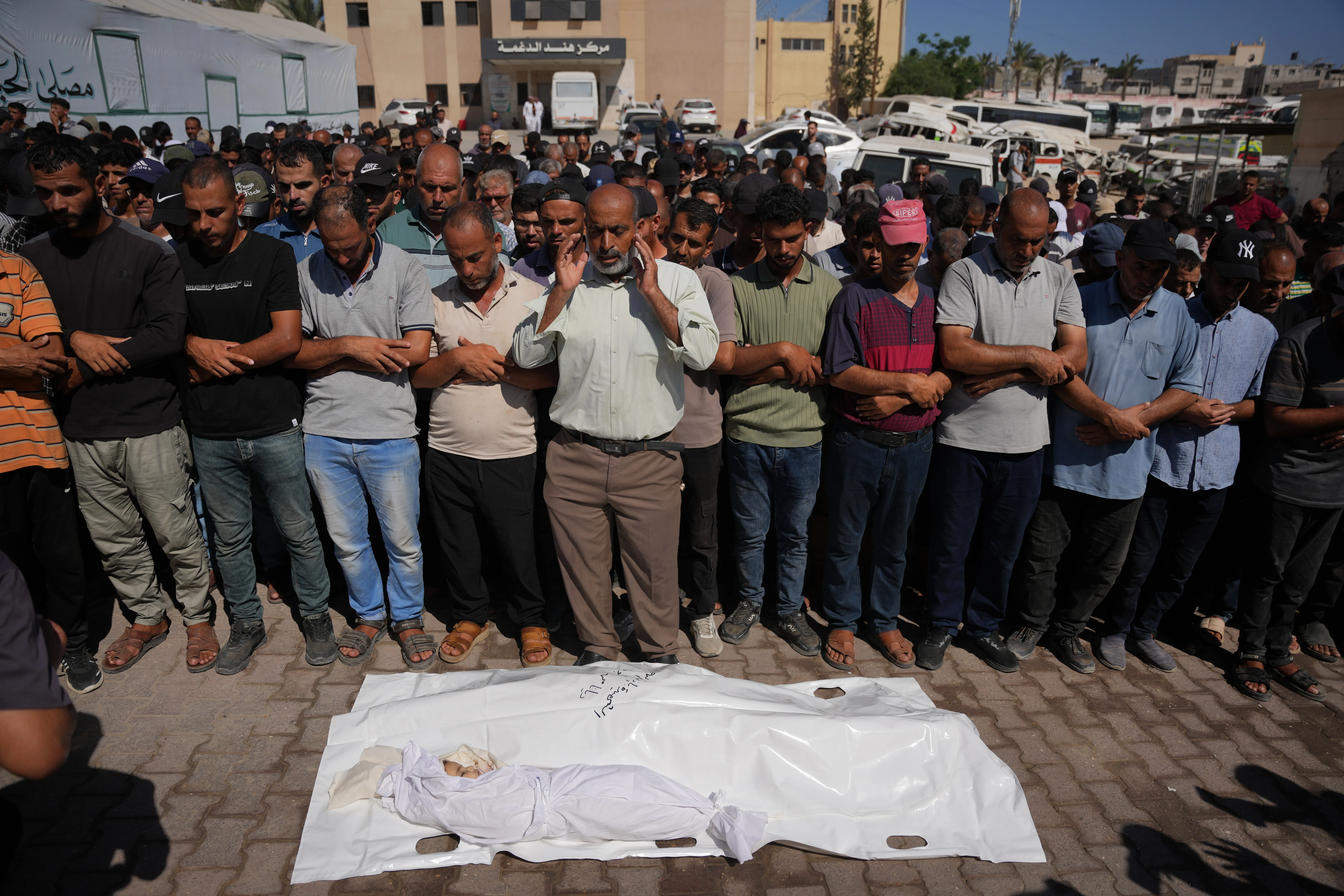 غزة تواجه أزمة دفن غير مسبوقة مع استمرار العدوان