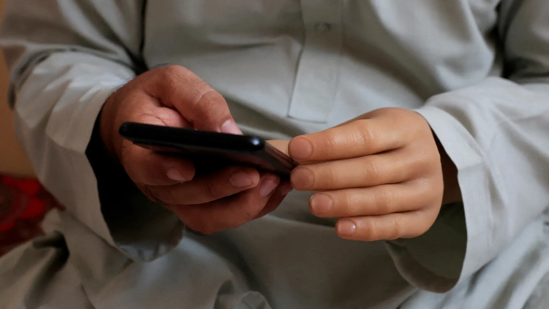 أزمة الهواتف في غزة: تكلفة إصلاح باهظة وواقع مرير تحت الحصار