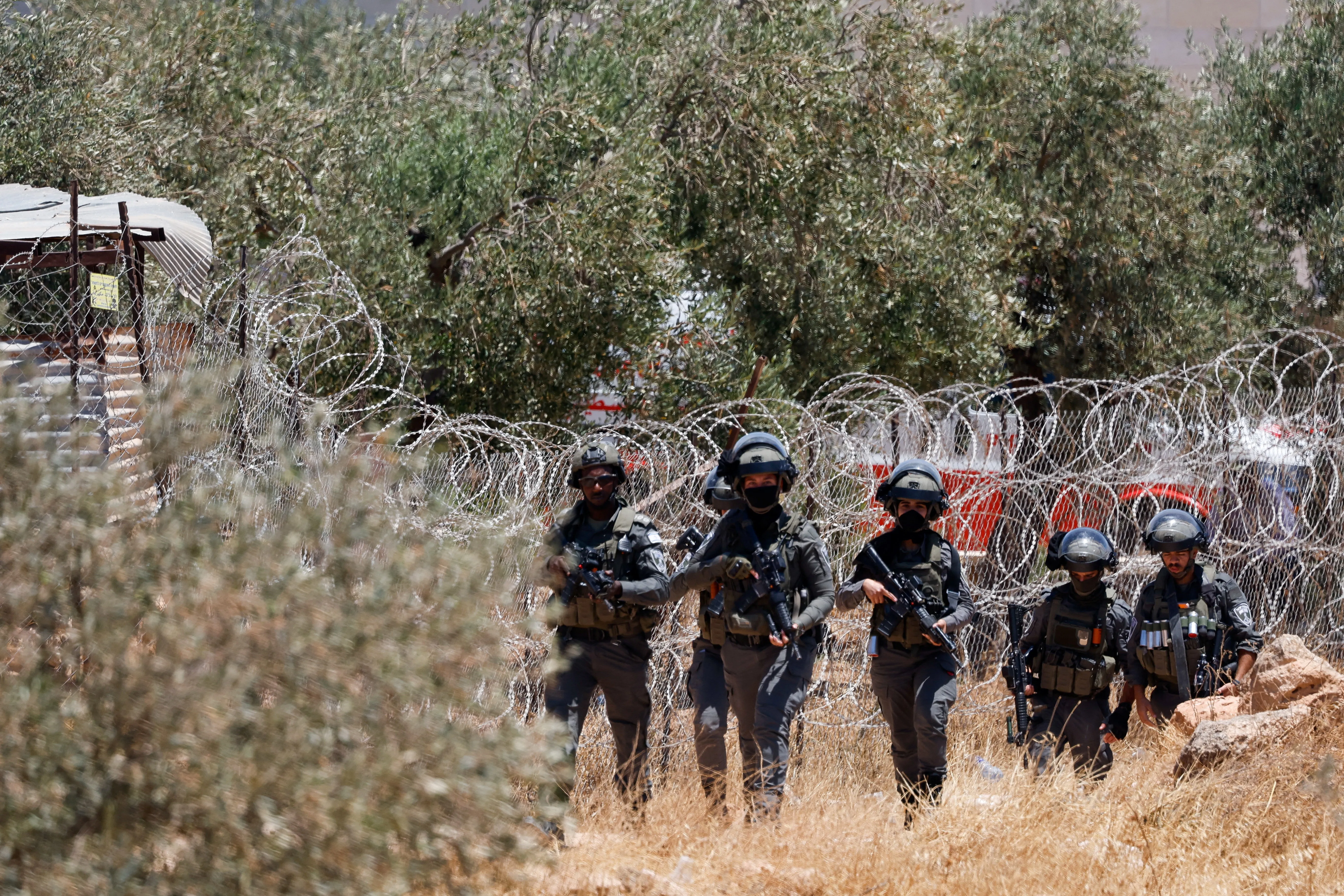 تصاعد الاعتداءات في الضفة الغربية والأضرار تلحق بالمزارع والفلسطينيين