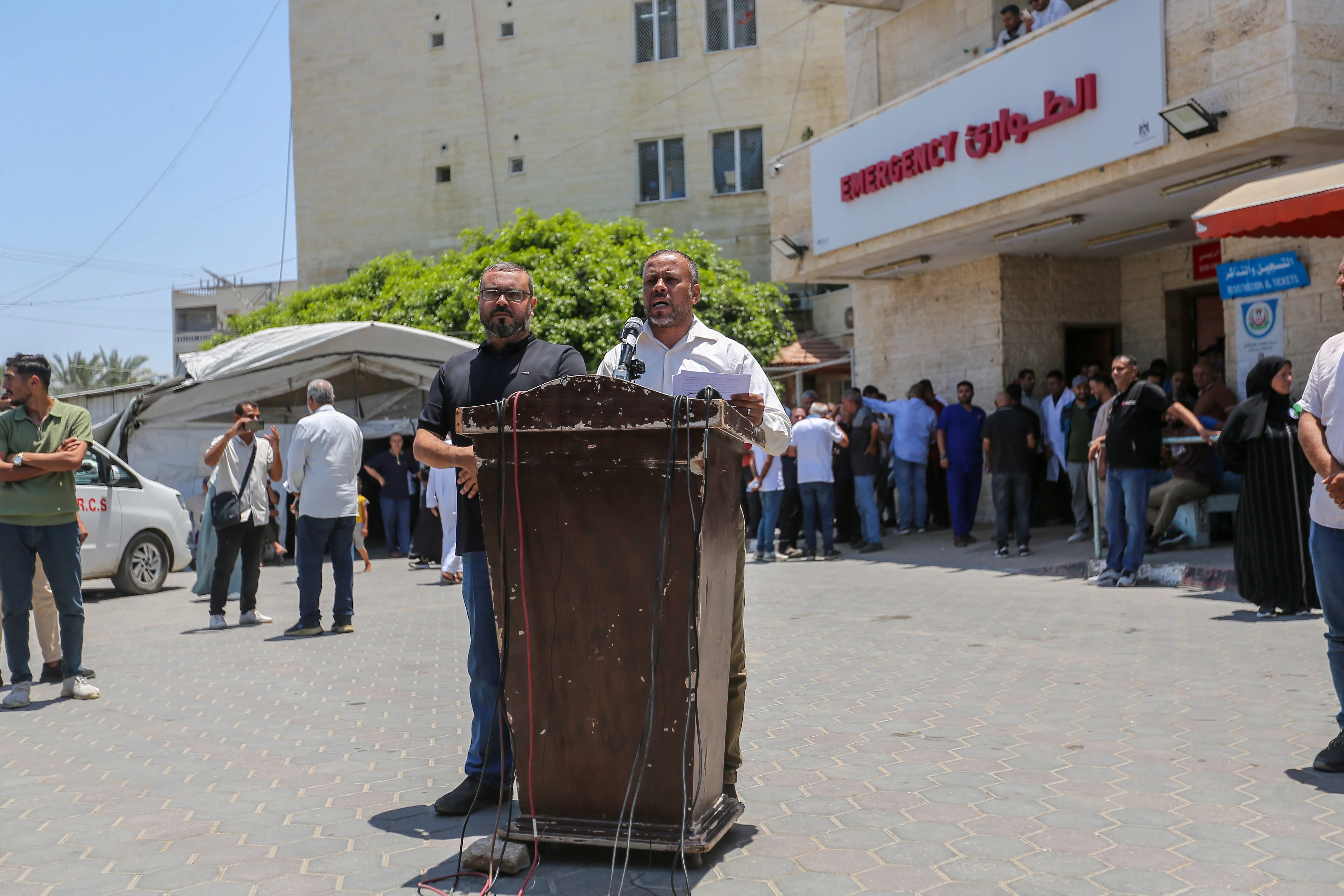 صراع السياسات في غزة: استقالة حكومة الطوارئ وتحديات الأمن الإسرائيلية
