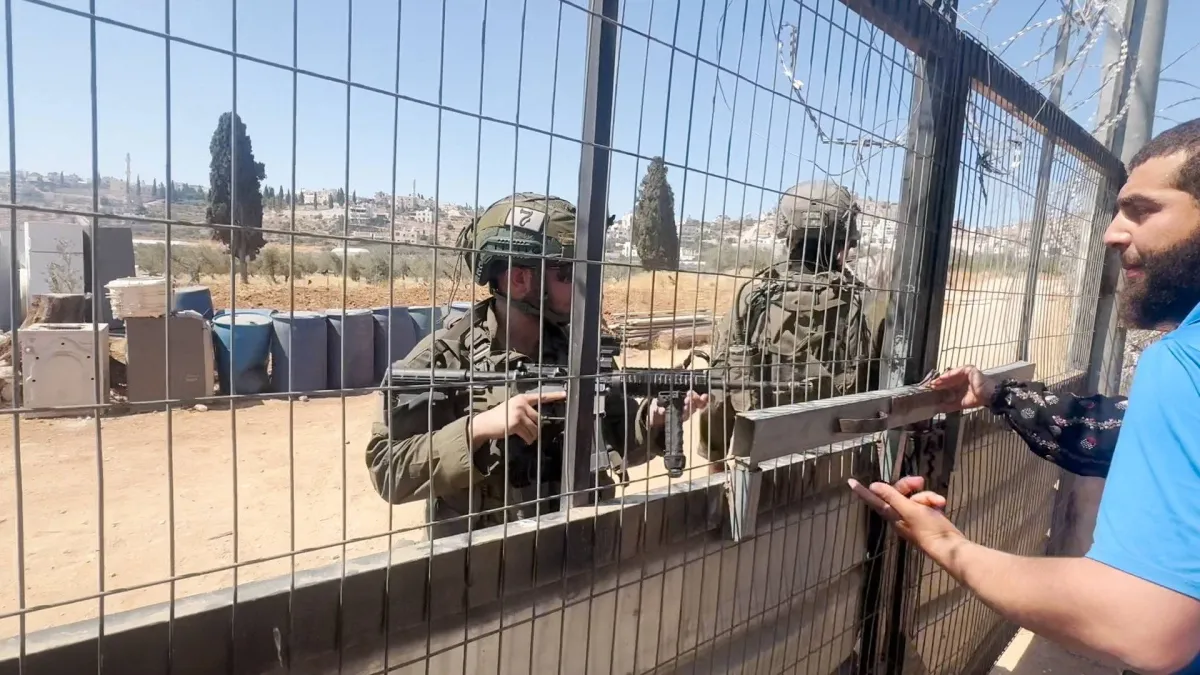 مقتل شاب فلسطيني برصاص القوات الإسرائيلية أثناء محاولته عبور الجدار الفاصل