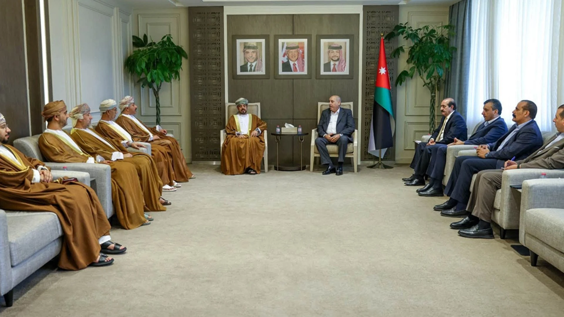 تعزيز العلاقات البرلمانية بين الأردن وعمان
