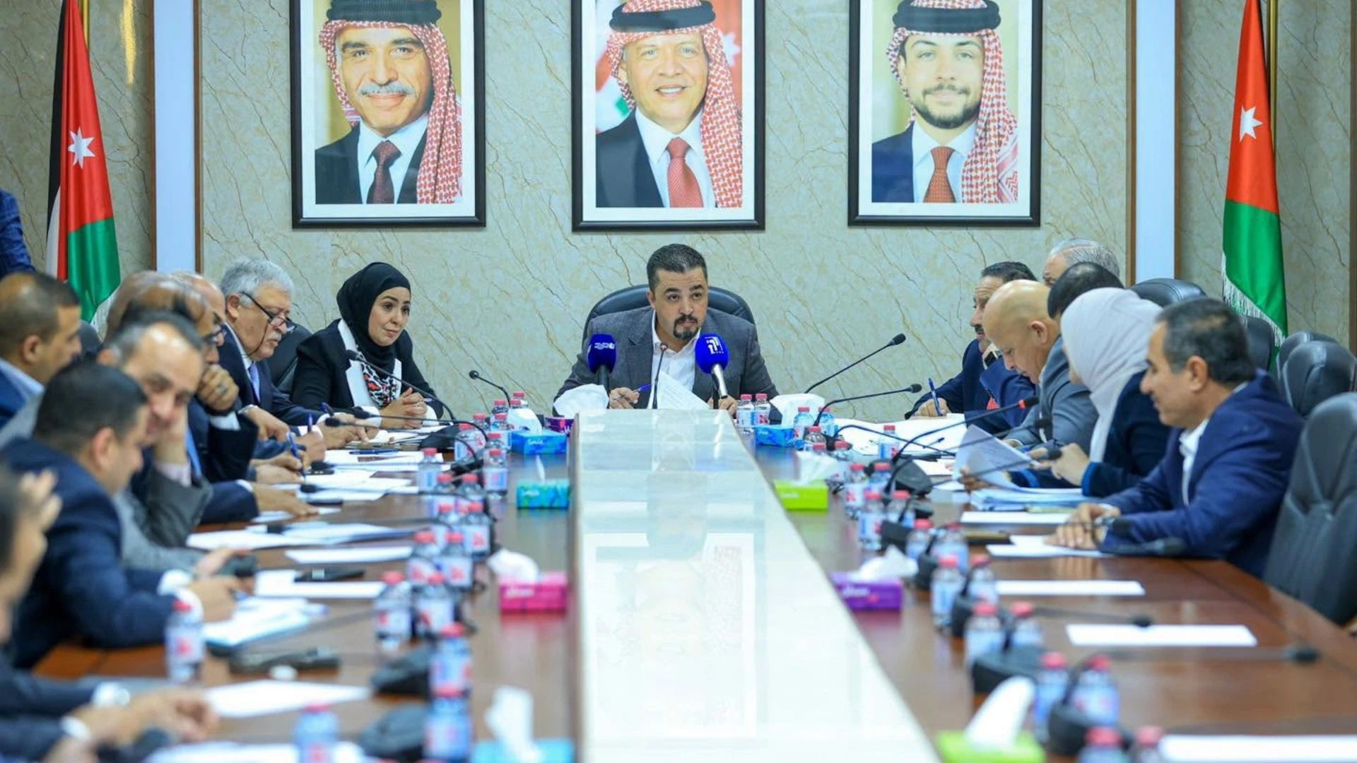 مناقشة مشروع قانون جديد لتنظيم العمل المهني وتعزيز كفاءات السوق
