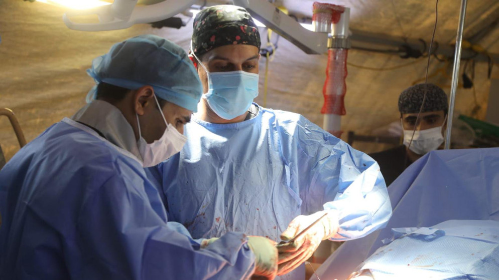عمليتان جراحيتان تنقذان أطراف مريضين في قطاع غزة
