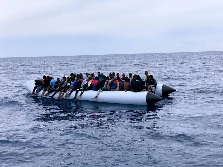 مأساة جديدة في البحر: مقتل وفقدان مهاجرين قبالة سواحل ليبيا