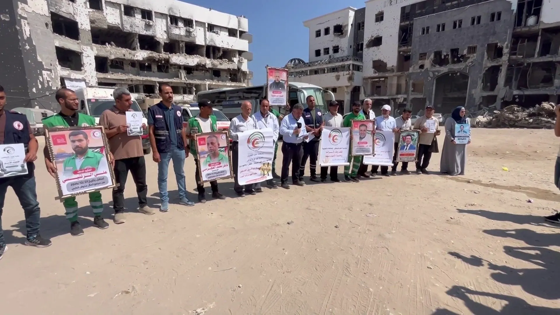أطباء غزة يتضامنون مع زملائهم الأسرى في سجون الاحتلال