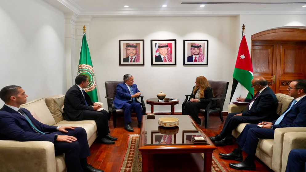 تعزيز التعاون العربي محور لقاء وزيرة الدولة للشؤون الخارجية مع الأمين العام لجامعة الدول العربية