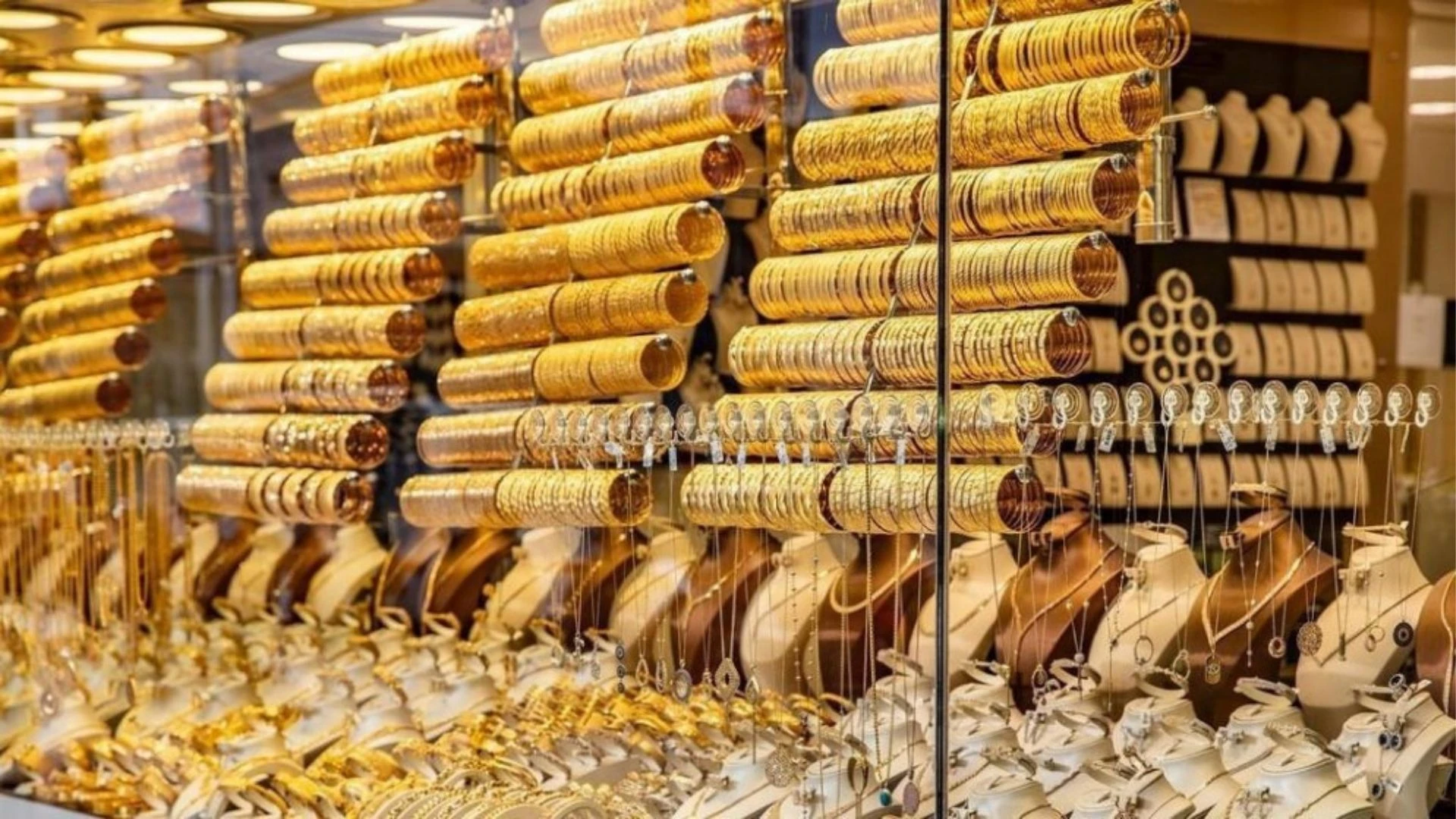 ارتفاع سعر الذهب عيار 21 في السوق المحلية اليوم