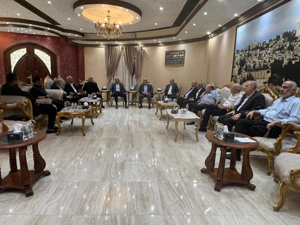 مفاوضات القاهرة تتعثر أمام عقبة سلاح المقاومة