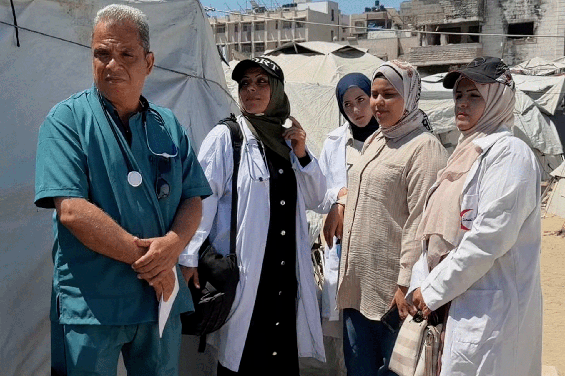 عيادة متنقلة تعزز الرعاية الصحية للنازحين في غزة
