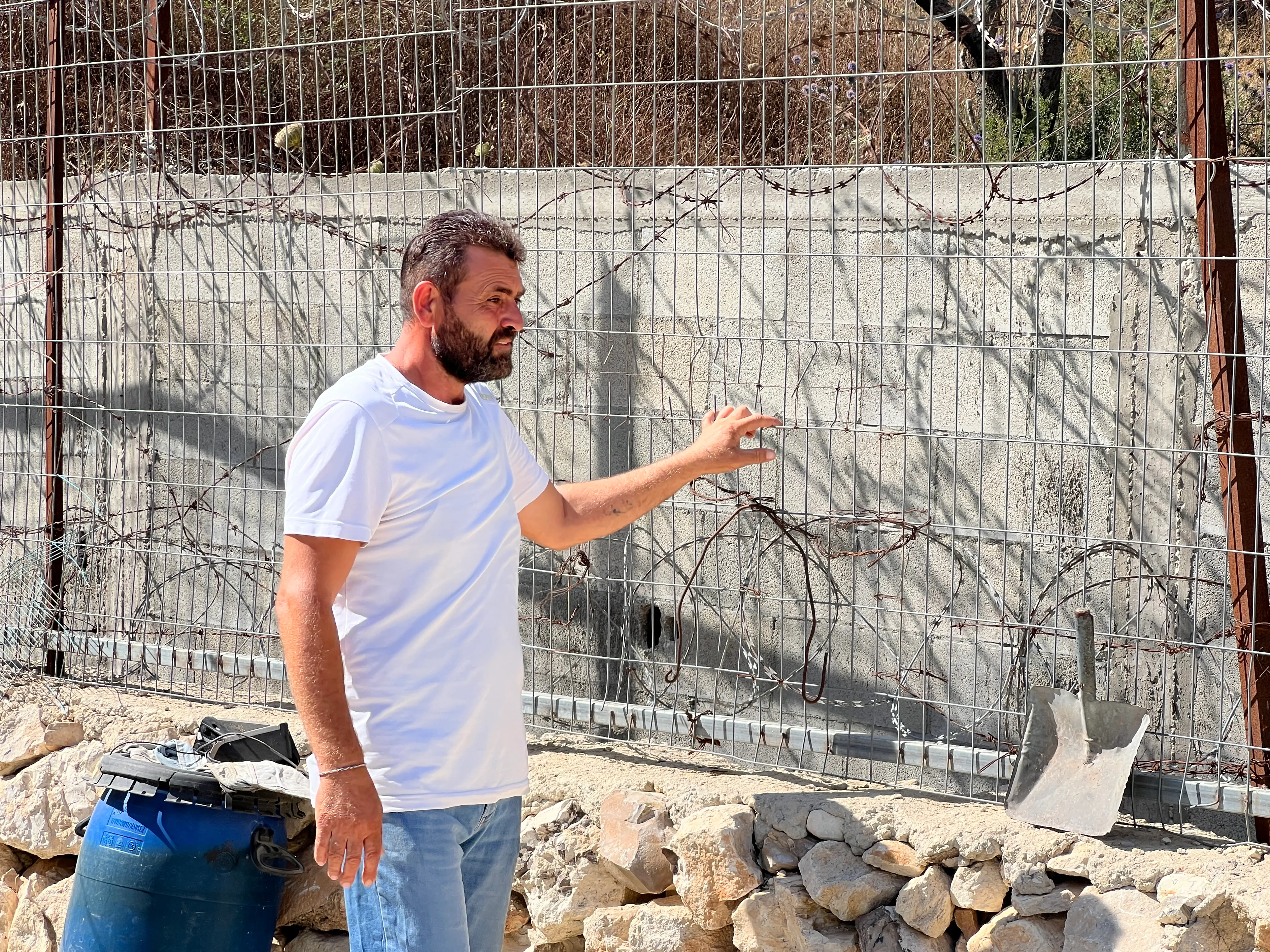 حياة الفلسطيني رائد ياسين تحت تهديد المستوطنين في نابلس