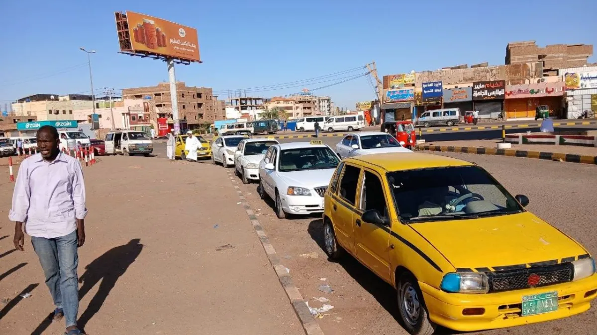 الحياة في الخرطوم... معاناة يومية بسبب ارتفاع تكاليف المواصلات